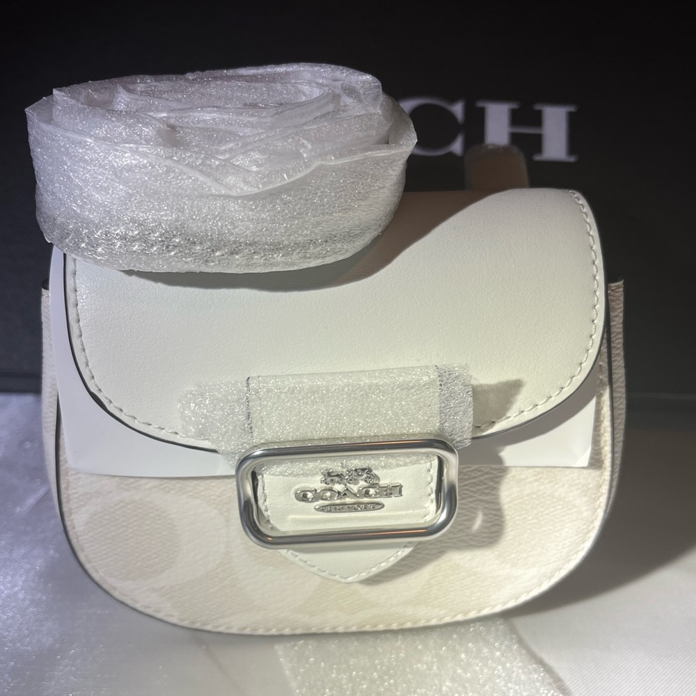 NWT COACH Morgan w/removable Chain in Signature Canvas. Use as a cute wallet too - Picture 2 of 8